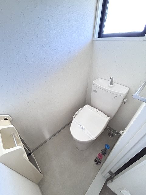 トイレ　写真は201号室です(参考)