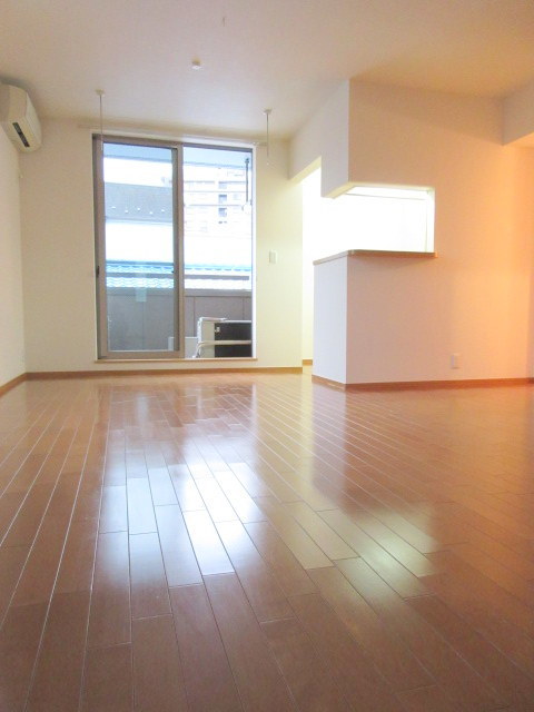 居室・リビング　★明るいフローリングのお部屋です★