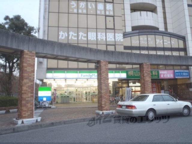 コンビニ　ファミリーマート堅田駅前店（コンビニ）まで560m