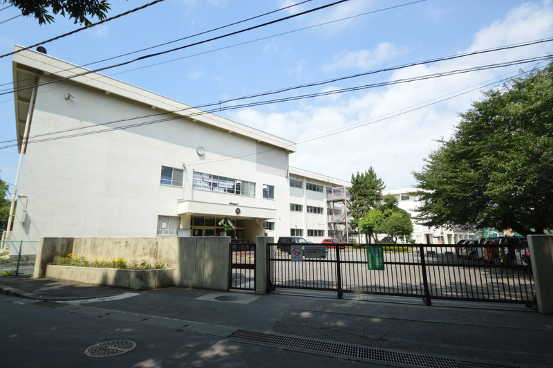 中学校　大野台中学校　徒歩11分（中学校）まで850m