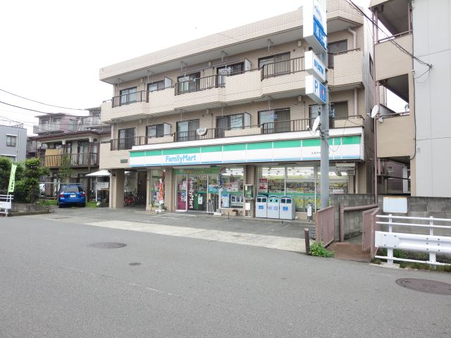 コンビニ　ファミリーマート（コンビニ）まで240m