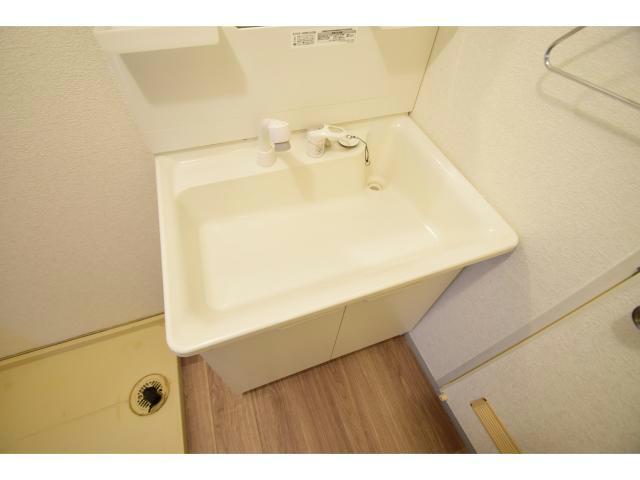 洗面設備　他号室の写真になります。