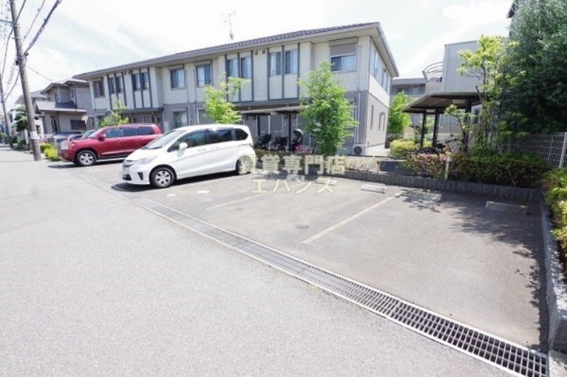駐車場　車をお持ちの方に嬉しい駐車場付きの物件です