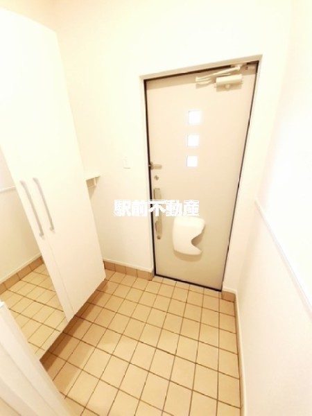 玄関　※類似物件の写真です。