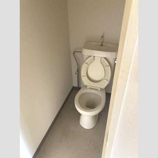 トイレ　※現況優先 清潔感のあるトイレです