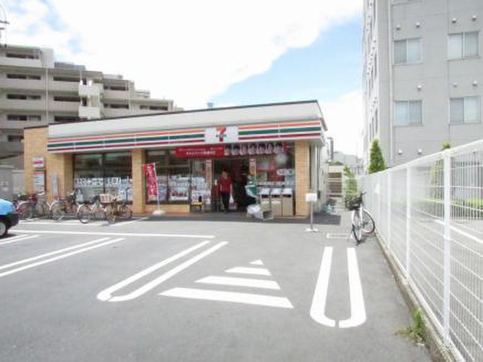 コンビニ　セブンイレブン（コンビニ）まで380m