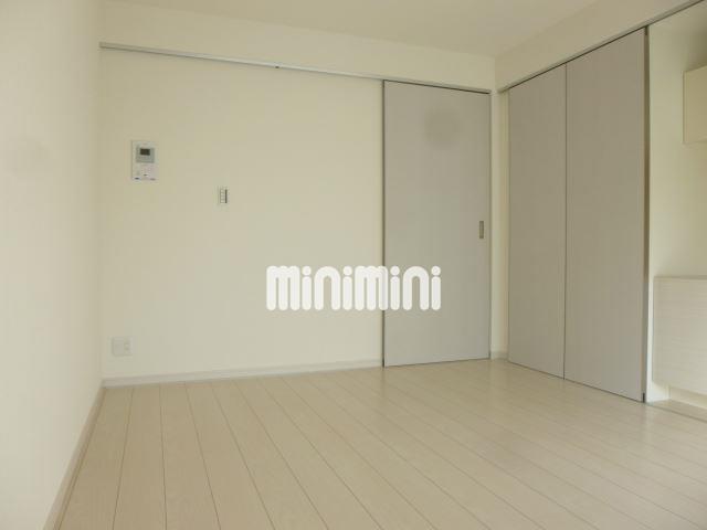 居室・リビング　白を基調としたお部屋です