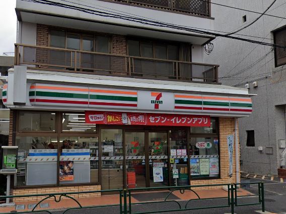 コンビニ　セブンイレブン（コンビニ）まで683m