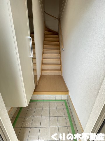 玄関　反転同タイプのお部屋です（現況を優先します）