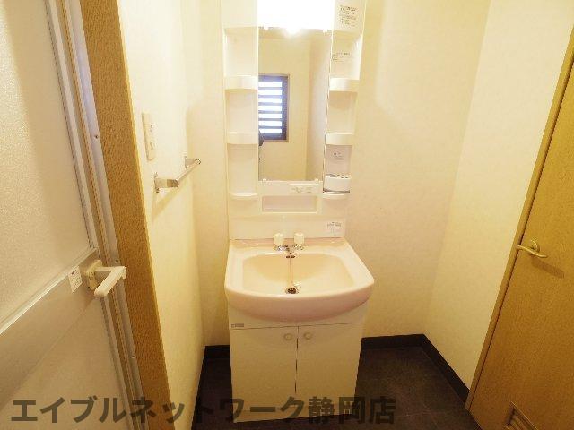 洗面設備　脱衣スペースもあります