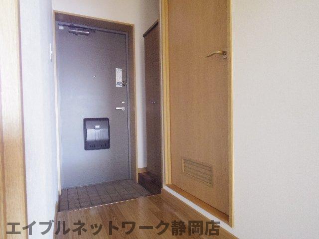 玄関　明るい玄関です