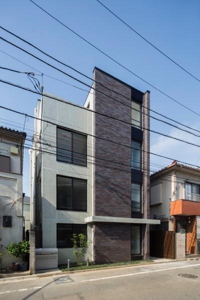 建物外観　鉄筋コンクリート造のがっちりとした建物。