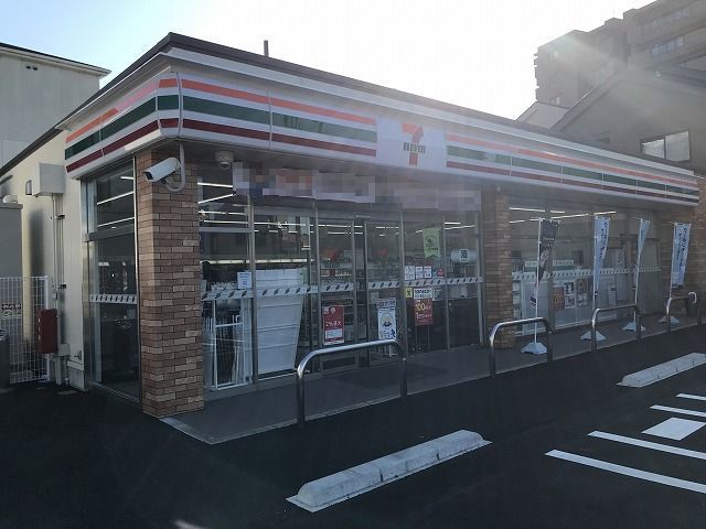 コンビニ　セブンイレブン様（コンビニ）まで160m