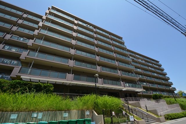建物外観　防犯カメラ・エレベーター完備