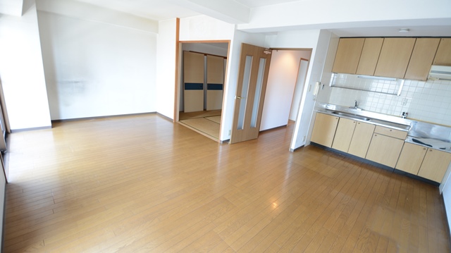 居室・リビング　窓が広く明るいお部屋です♪