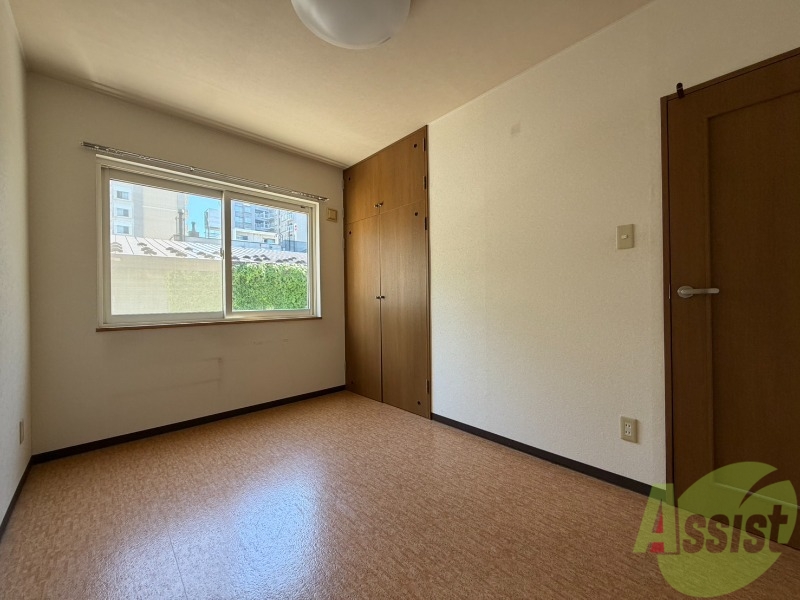 その他部屋・スペース　こちらのお部屋は光が差し込む、温かみのあるお部屋です。