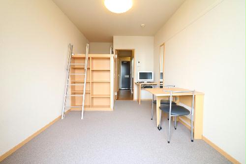 レオパレステルヌーラ彦根の居間写真
