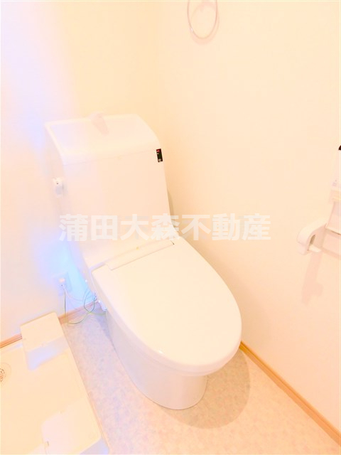 トイレ　温水洗浄便座付きのトイレ