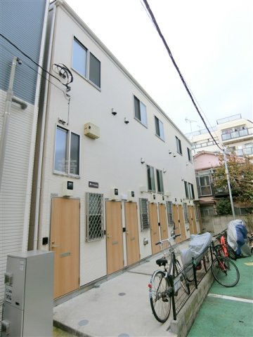 建物外観　2015年9月築　木造地上2階建て総戸数10戸の人気賃貸アパ