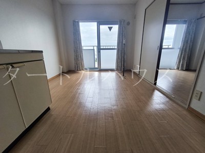 ビューテラス畷 AB棟の居間写真