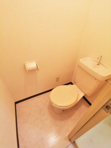 トイレ　別号室の画像です。ご参考下さい