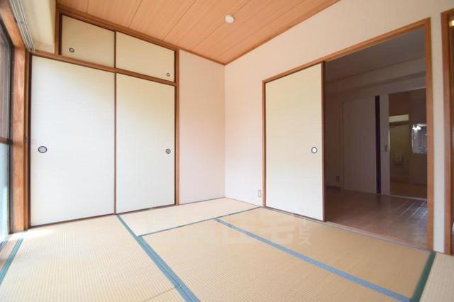 菅原大発マンションの居間写真