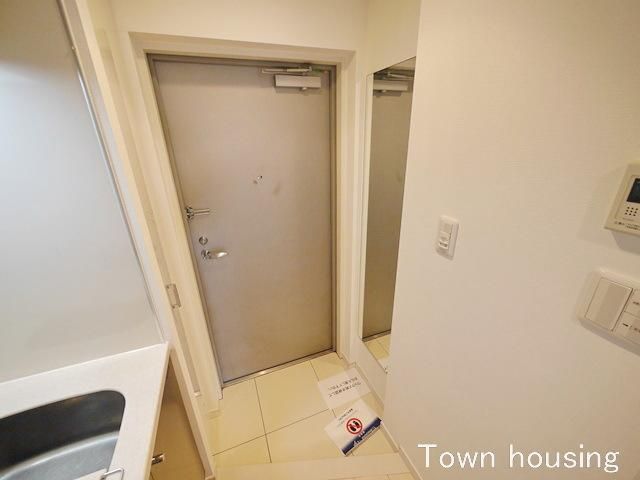 玄関　同物件別部屋写真