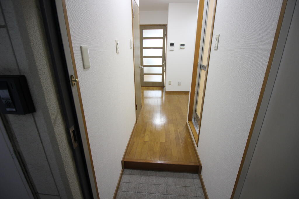 VILLA VERDY 3番館の玄関写真