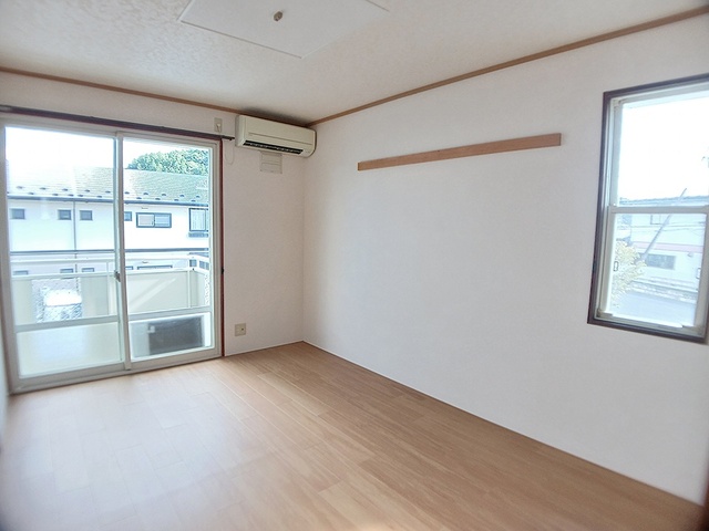 ガーデンシティ桜町E棟の居間写真