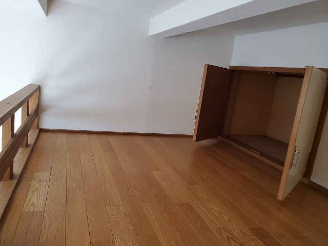 その他部屋・スペース　3帖のロフト付き。ロフトには珍しい収納付きです。