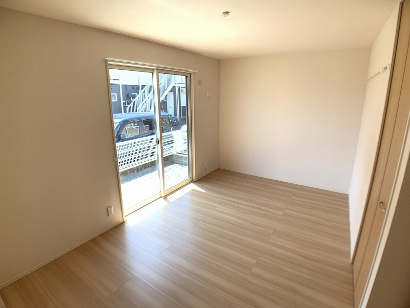 その他部屋・スペース　他室参考写真　1階南向き洋室は広めの8.1帖