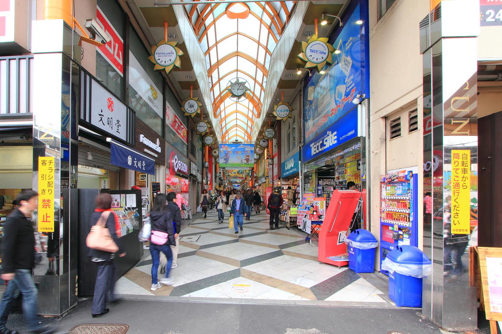 ショッピングセンター　ユニクロ中野サンモール店（ショッピングセンター）まで385m