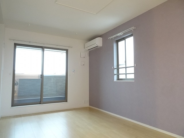 居室・リビング　角部屋で明るいリビング