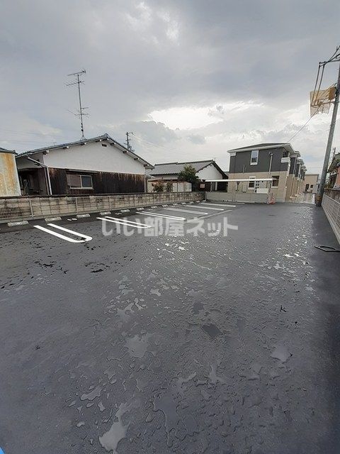 【新居浜市八幡のアパートの駐車場】