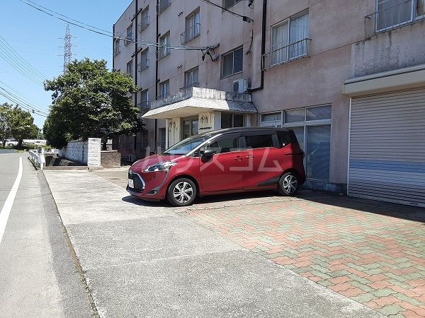 セイフォーレジデンスの駐車場