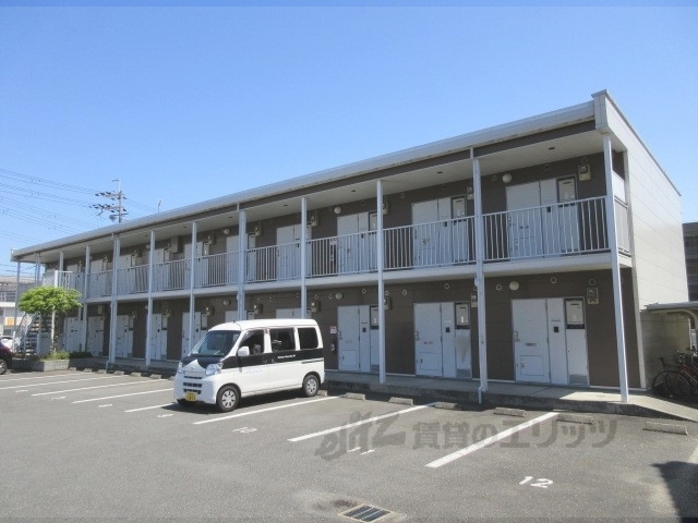 【八幡市八幡五反田のアパートの建物外観】