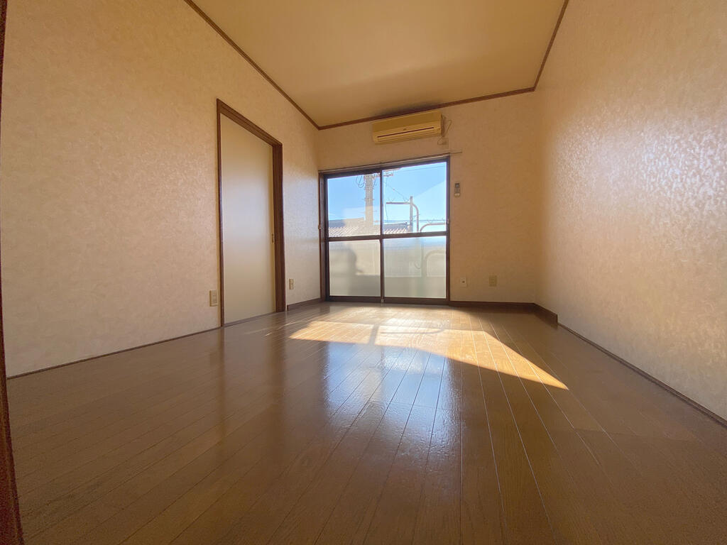 シャレル富塚3Kの居間写真