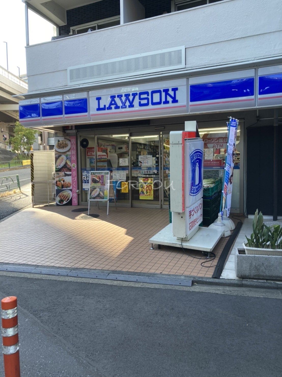 コンビニ　ローソン目黒大橋二丁目店（コンビニ）まで109m
