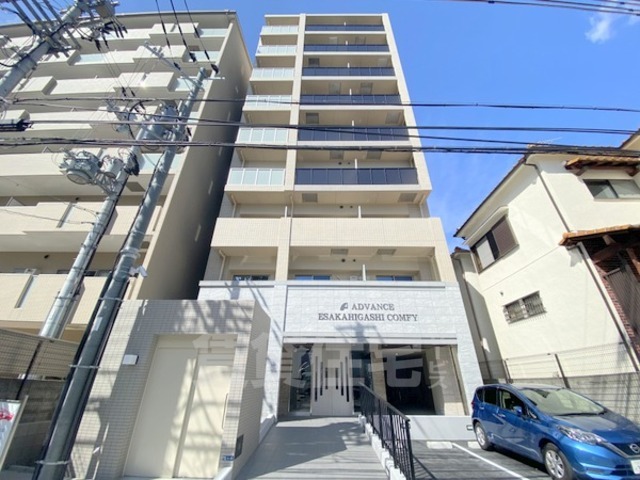 アドバンス江坂東コンフィの建物外観