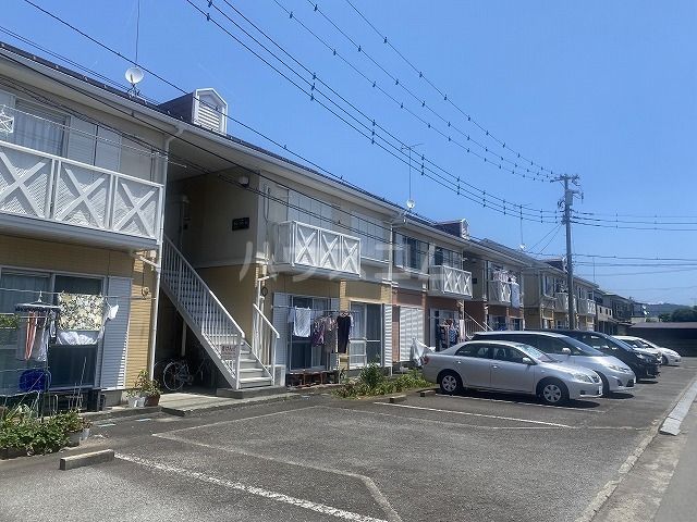 小田原市矢作のアパートの建物外観