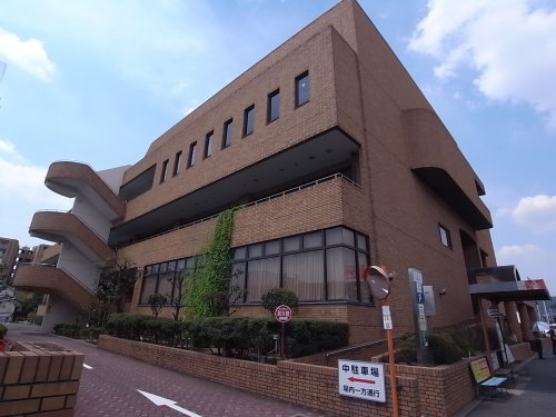 図書館　生駒市図書館（図書館）まで529m