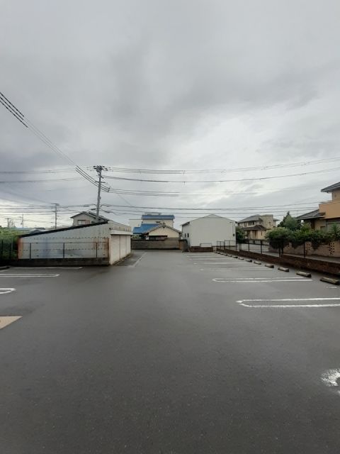 【和歌山市坂田のアパートの駐車場】