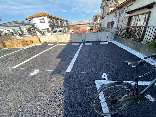 【アレグリアII（坂戸市中富町PJI棟　重層長屋タイプ）の駐車場】