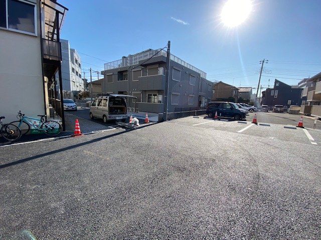 【アレグリアII（坂戸市中富町PJI棟　重層長屋タイプ）の駐車場】