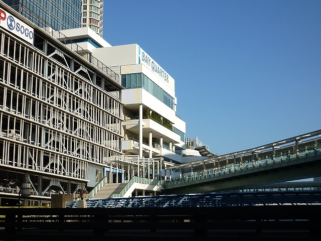 【ドゥーエ横浜駅前のショッピングセンター】