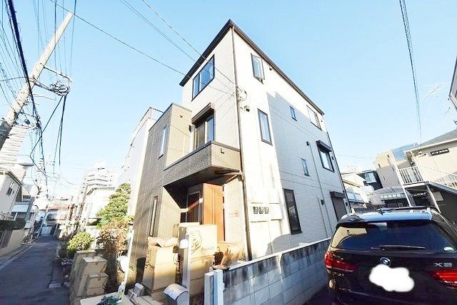 渋谷区神宮前のアパートの建物外観