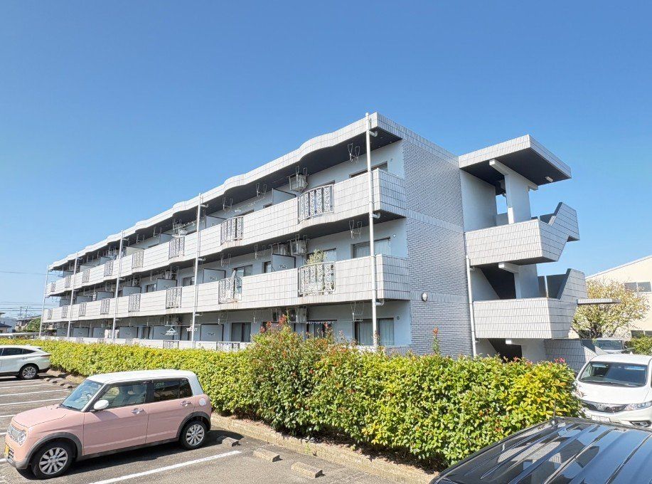 建物外観　駐車場