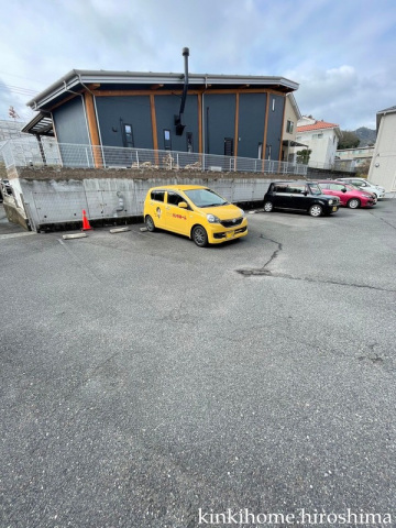 【廿日市市深江のアパートの駐車場】