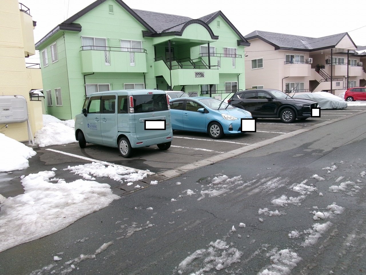 【カーサ木崎野IIIの駐車場】