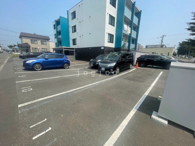 【札幌市北区屯田五条のマンションの駐車場】